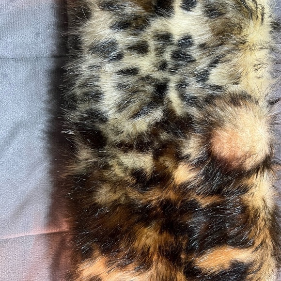 Leopard Faux Fur Clutch with shoulder strap - Picture 3 of 5